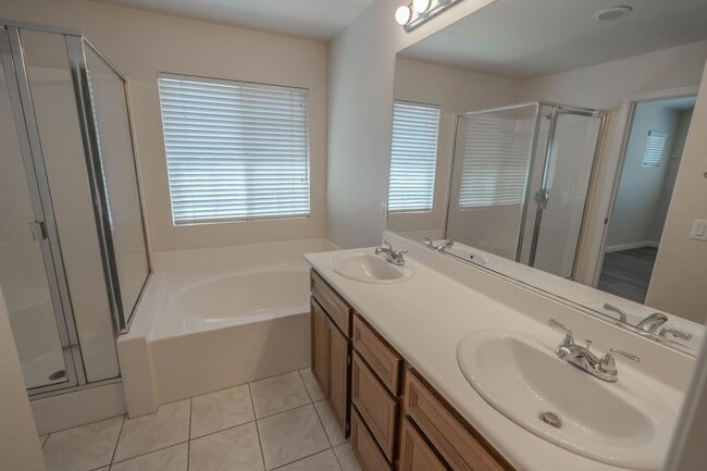 Building Photo - COMING SOON! Charming 3-Bedroom Home in Va...