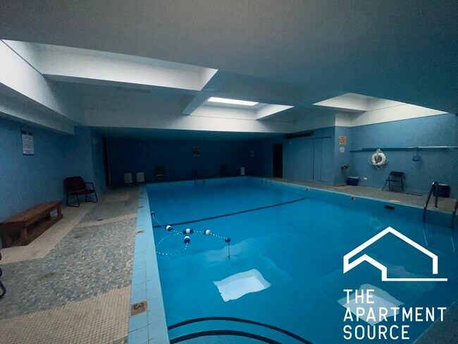 Building Photo - 3710 N Pine Grove Ave