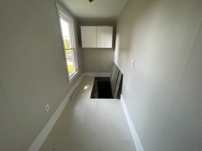 Building Photo - Addyston- Cozy 2 bedroom 1 bath