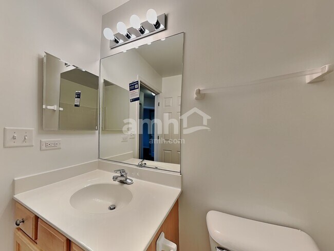 Building Photo - 528 Alyssa St