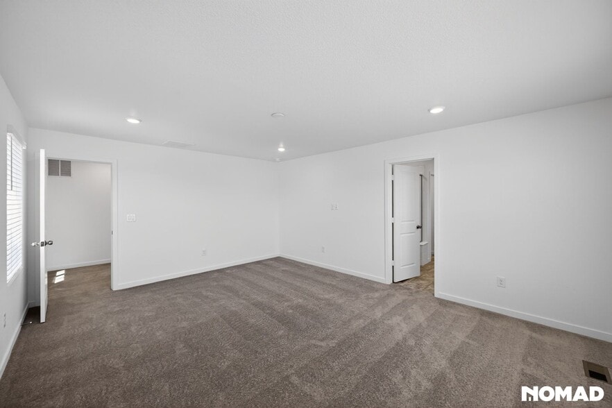 Building Photo - 4858 Astor Pl
