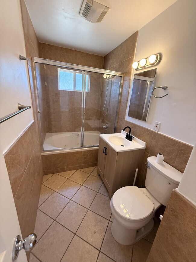 Building Photo - $3,500 - 3 Bed / 1 Bath House in Chula Vista with a Large Yard!