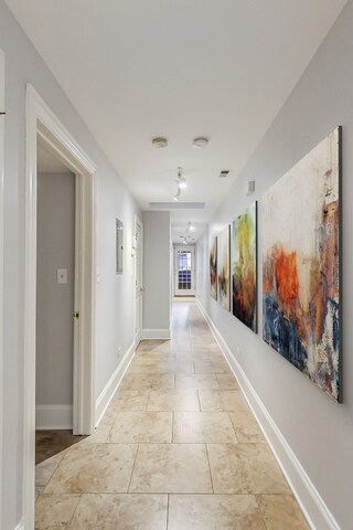 Building Photo - 320 W Evergreen Ave