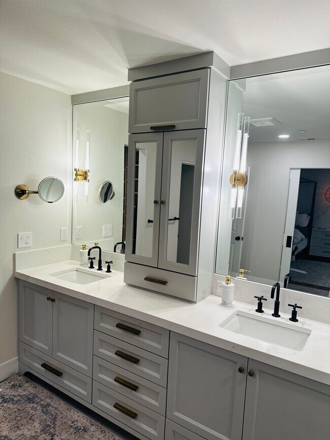 Building Photo - Gorgeous Custom Camas Home