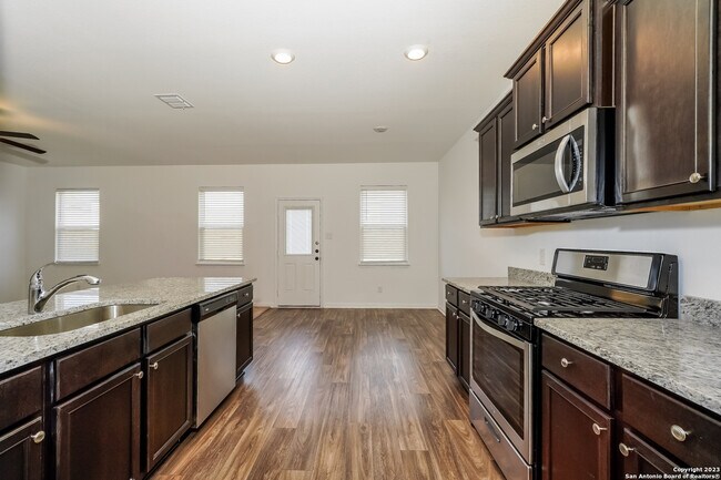 Building Photo - 765 Greenway Trl