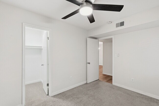 Building Photo - 10828 N Biltmore Dr