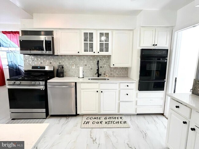 Building Photo - 610 Ogden Dr