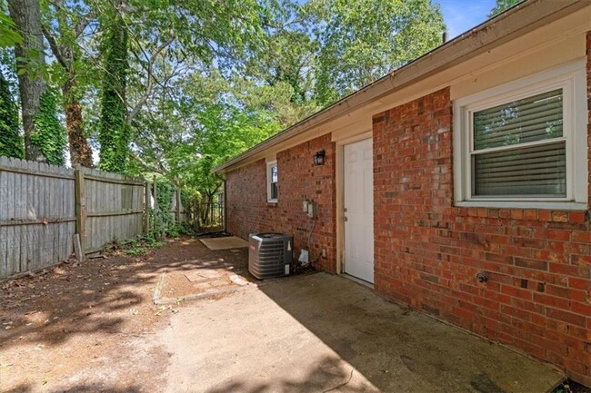 Building Photo - 894 Five Forks Trickum Rd SW