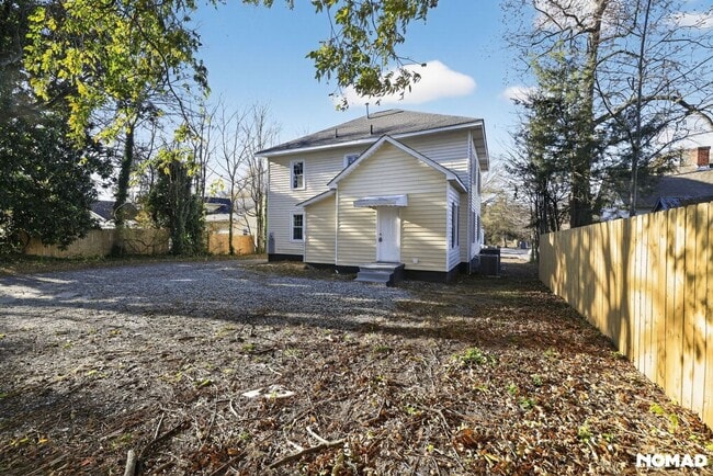 Building Photo - 512 Maple Ave