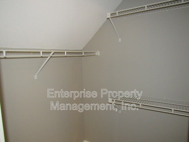 Building Photo - 7037 Meadowlands Pl