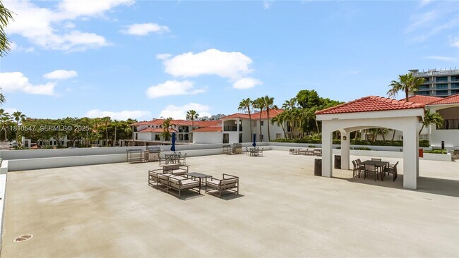 Building Photo - 3245 NE 184th St