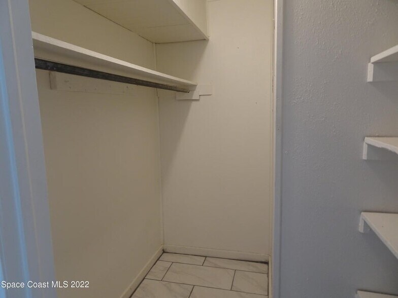 Closet - 18 North Ct