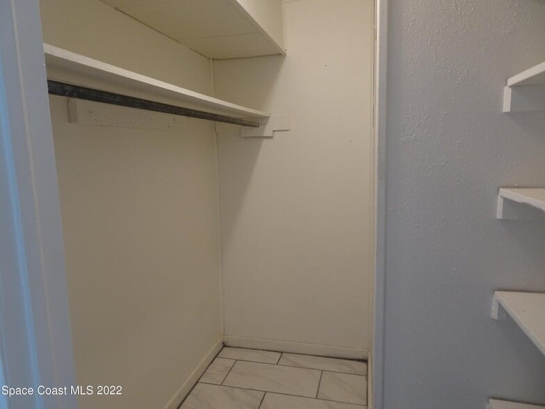 Walk In Closet - 18 North Ct