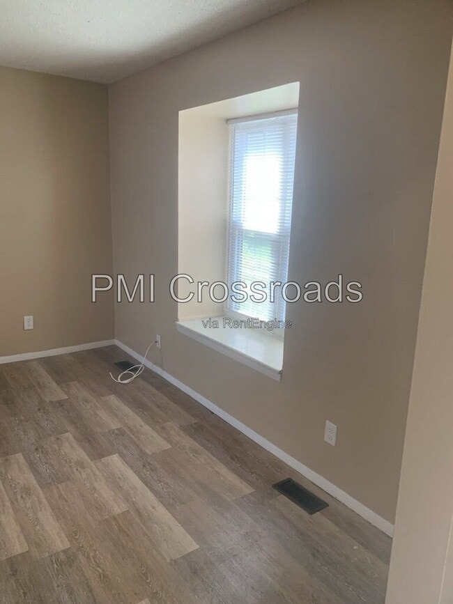 Building Photo - 6201 Stornoway Dr N