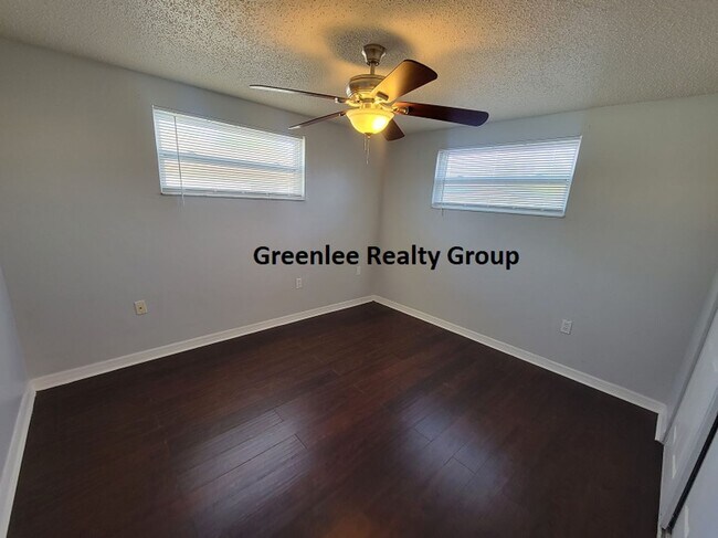 Building Photo - Beautiful Updated 2 Bed/1Bath Home in Port...