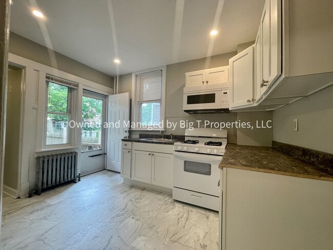 Building Photo - Refurbished TH in Wilmington, DE