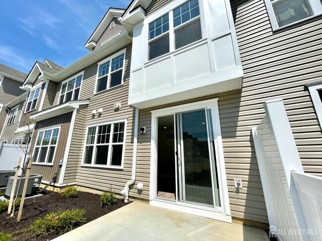 Building Photo - 905 Greenland Square