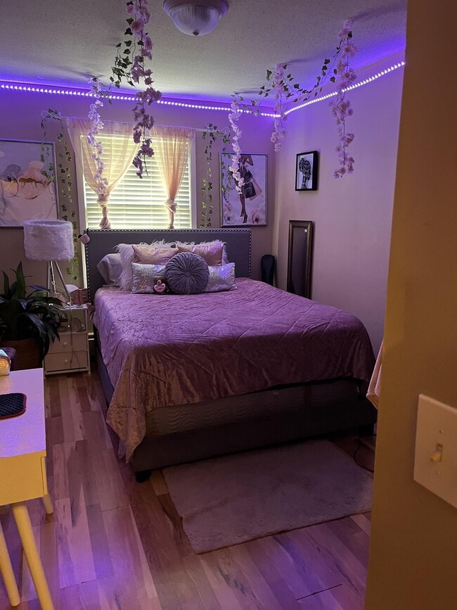 Building Photo - 805 Smetana Rd