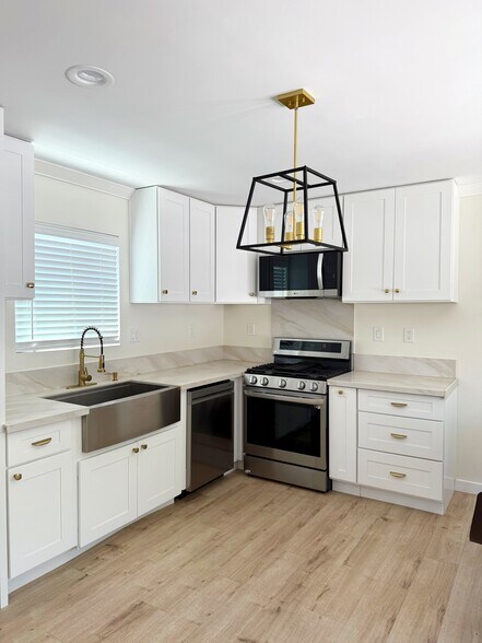 kitchen - 10705 Dorothy Ave
