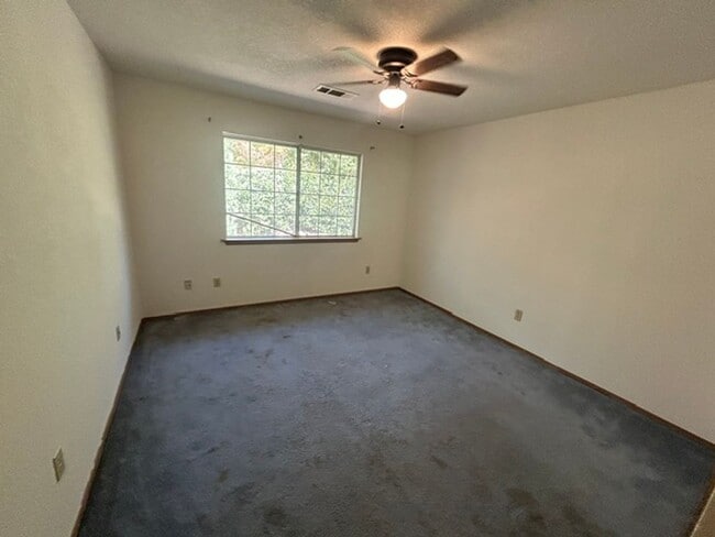 Building Photo - 3 Bedroom 2 Bathroom with a Bonus Room and Pool in the El Diamante School District!