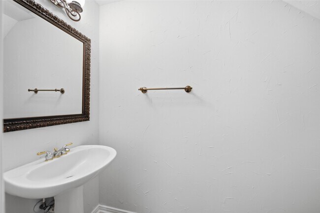 Building Photo - 5531 Cranston Ct
