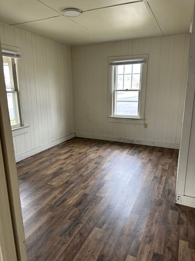 Building Photo - 2 BEDROOM 1 BATHROOM HOUSE FOR RENT