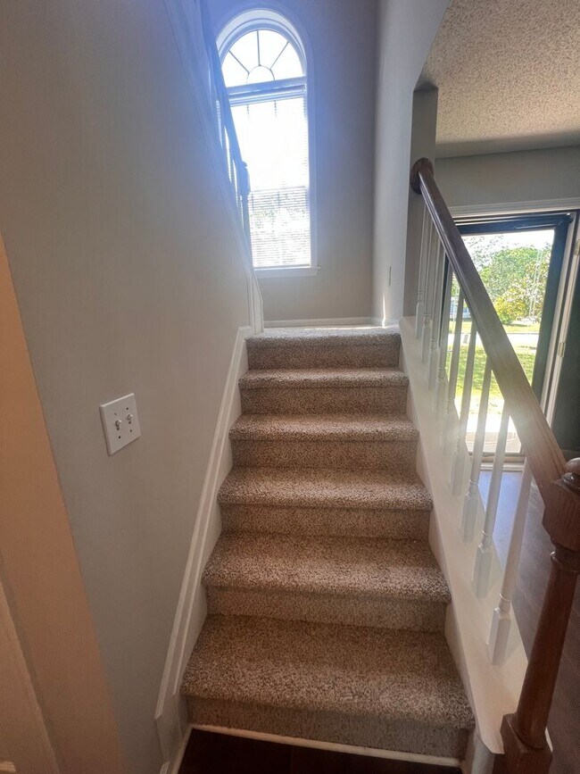 Building Photo - Charming 3-Bedroom Home with Endless Poten...