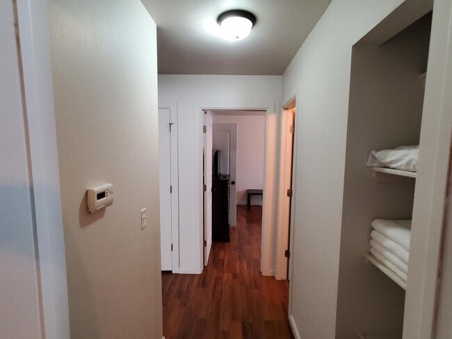 Building Photo - 37 W Thatcher St