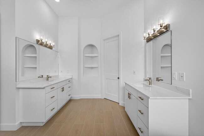 Building Photo - 8873 Via Brilliante