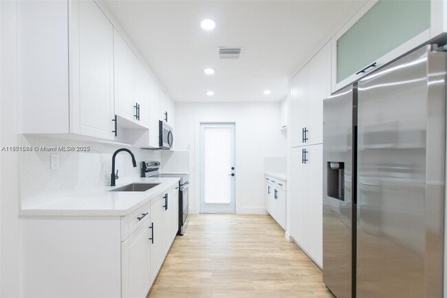 Building Photo - 11520 SW 142nd Terrace