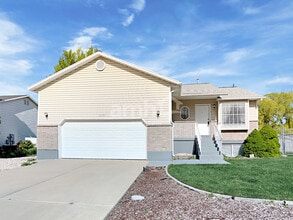 Building Photo - 5069 S Vista Dr