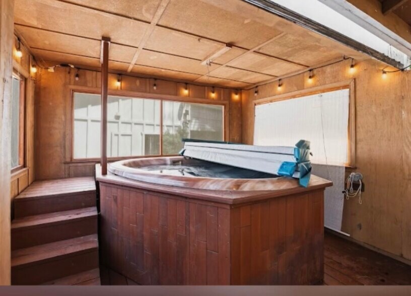 Building Photo - 301 Red Spur Dr