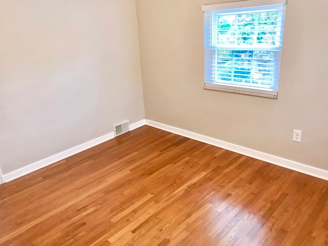 Building Photo - 400 Duquesne Dr