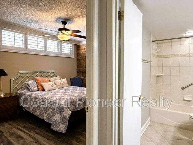 Building Photo - 2614 Cove Cay Dr