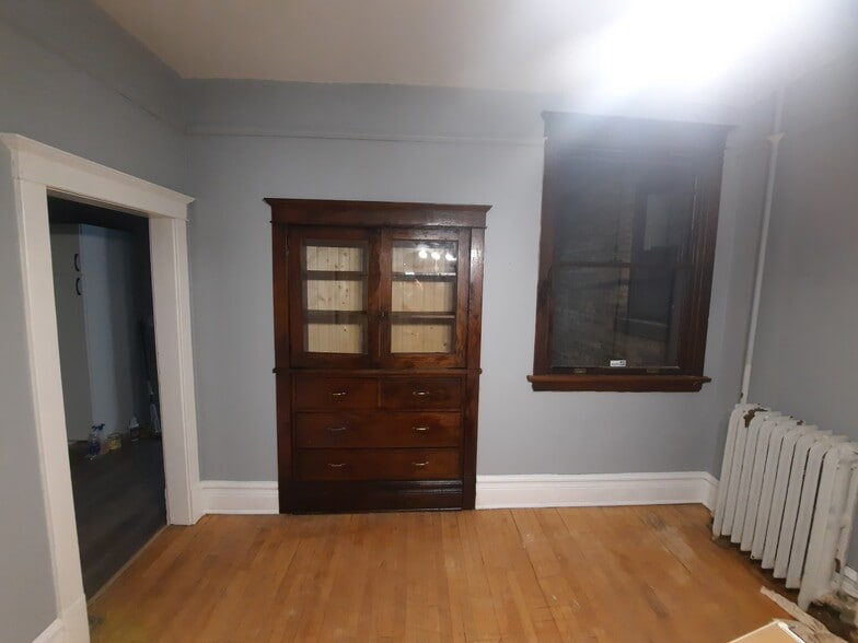 Building Photo - 427 N 10th Ave E