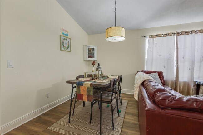 Building Photo - 1583 Applewood Way