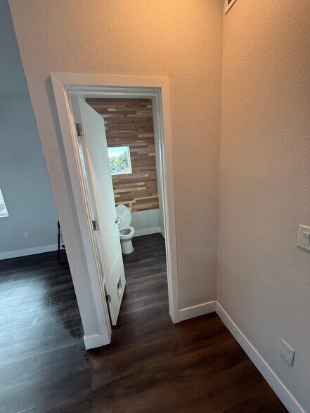 Building Photo - 1053 Eaton St