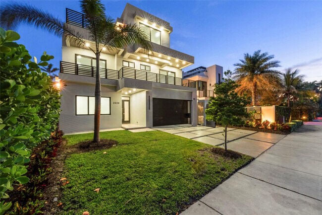 Building Photo - 3320 NE 17th St