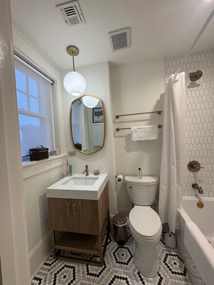 Building Photo - 266 11th St NE