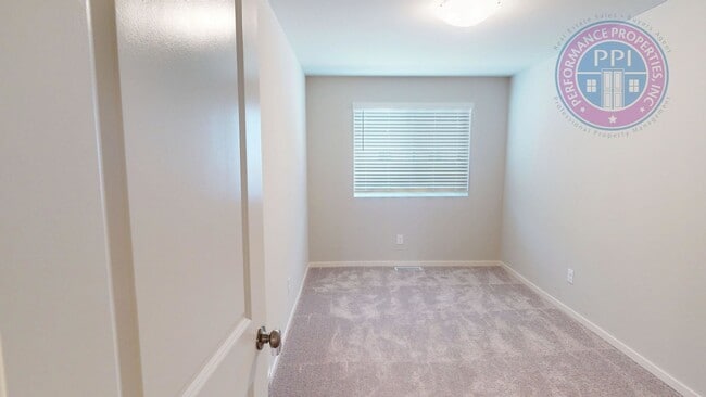 Building Photo - New Construction, Spring Creek / Stylish T...