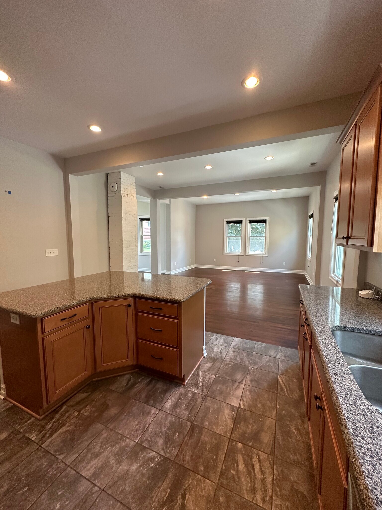 Building Photo - 125 Division St