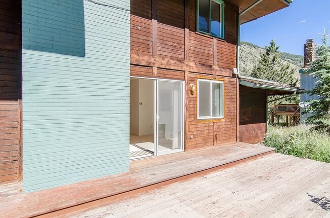 Building Photo - 1764 Clear Creek Dr