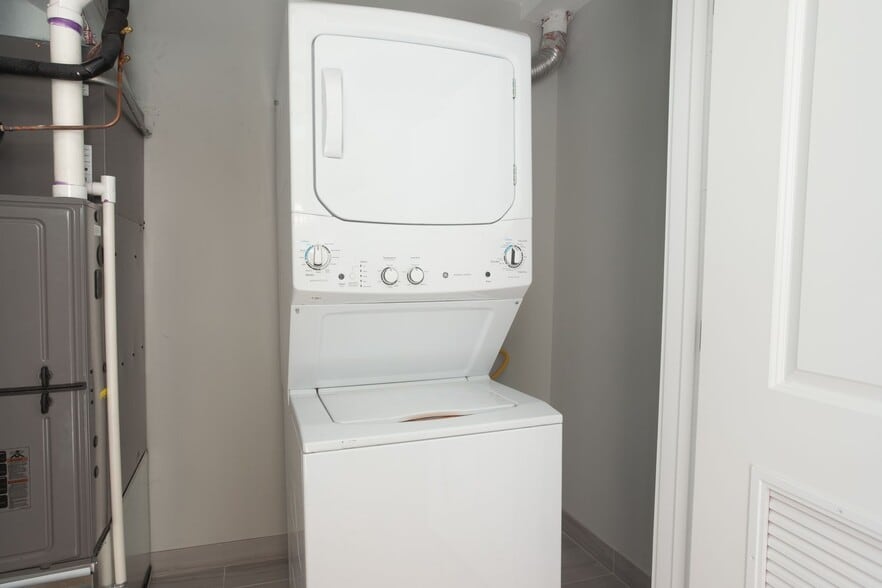 Building Photo - 4409 N Seeley Ave