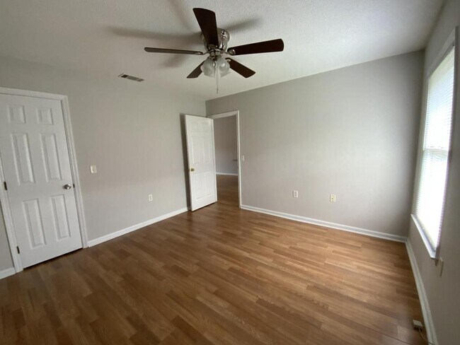 Building Photo - 140-10 Lanier Dr