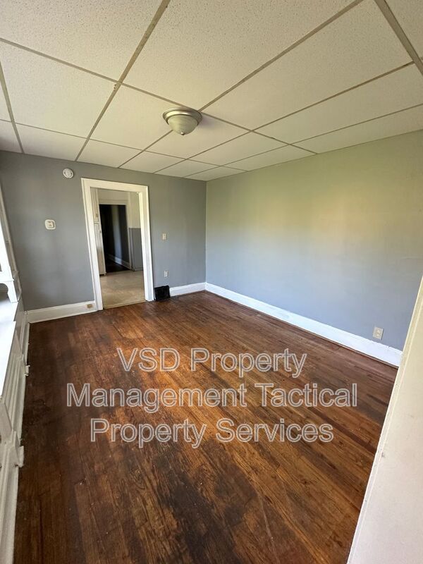 Building Photo - 3281 E 143rd St