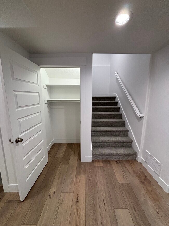 Building Photo - Basement Apartment