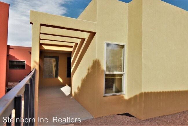 Building Photo - 3 br, 2 bath House - 2552 Los Misioneros