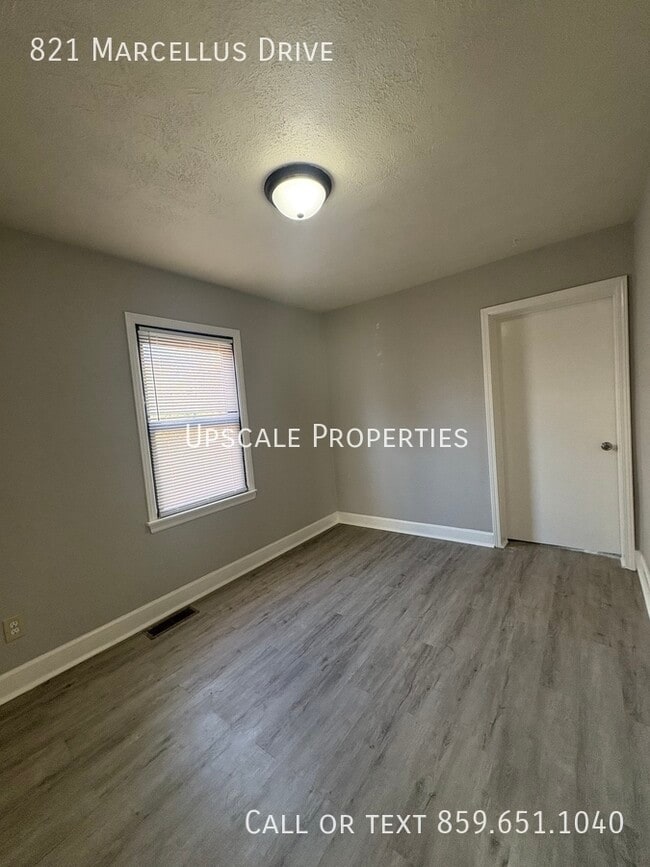 Building Photo - 821 Marcellus Dr