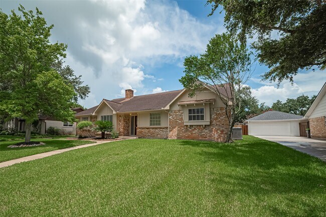 Building Photo - 3518 Rolling Green Ln