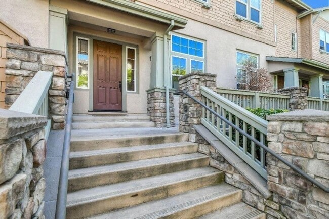 Building Photo - 405 Washington Square